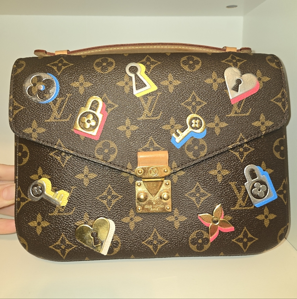Louis Vuitton Monogram Love Lock Pochette Metis
